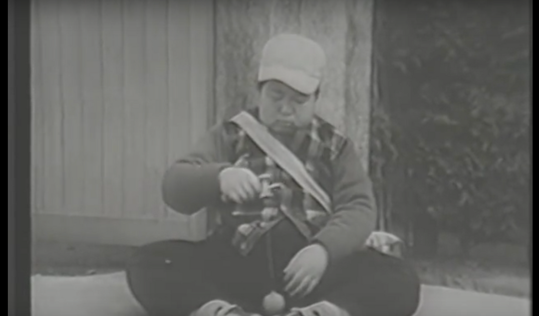 “Skinny and Fatty” a MUST SEE old classic Japanese children's film   Featuring the power of Kendama