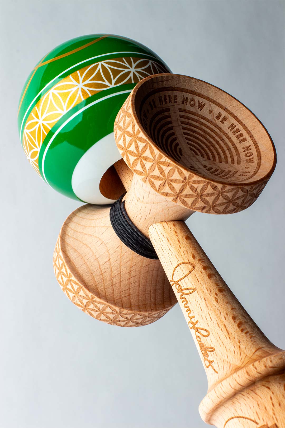 JOHNNY RAEKES - SIGNATURE MOD - BROKEN SHAPE – Sweets Kendamas
